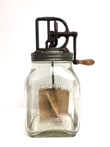 lot 26 image: Primitive Antique DAZEY No. 40 Churn 