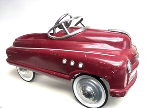 lot 7 image: Awesome Vintage Pedal Car