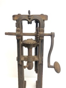 lot 38 image: Antique Hand Crank Barn Beam Boring Drill