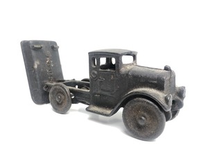 lot 41 image: Antique 1920s KILGORE Cast Iron Dump Truck