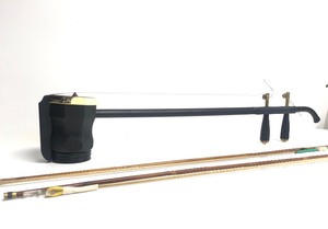 lot 48 image: Japanese Shamisen Stringed Instrument wCase & 2 Bows