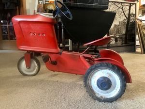 lot 62 image: Nice Vintage 1950s MTD Pedal Tractor