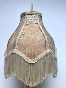 lot 65 image: Vintage Pink Aladdin Alacite Glass Lamp