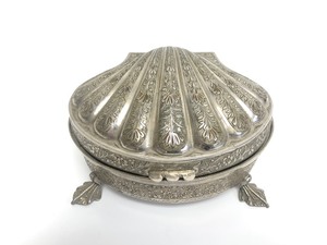 lot 79 image: Excellent Quality Large Etched Brass Shell MusicJewelry Box
