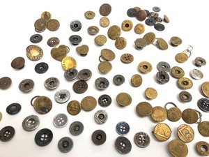 lot 145 image: Fantastic Collection of Vintage 1920s-30s Work Wear & Overalls Buttons