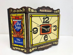 lot 149 image: NOS Vintage OLD STYLE Lighted Beer Sign Clock.
