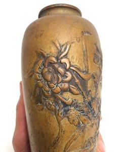 lot 104 image: Antique Japanese Bronze Vase wFlowers