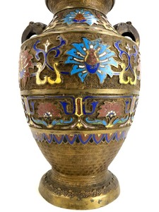 lot 109 image: Antique Japanese Champleve Cloisonne Vase