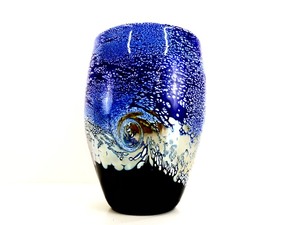 lot 116 image: Beautiful Signed George Averbeck Art Glass Vase