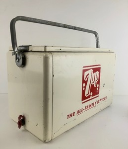 lot 200 image: Vintage 1950s 7up Advertising Cooler