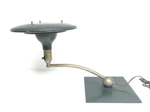 lot 248 image: Vintage Mid Century UFO Style WHEELER Swinging Desk Lamp