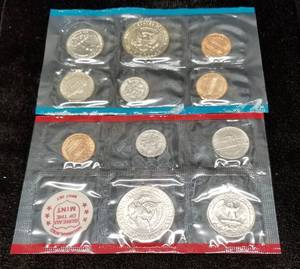 1972 US P & D MINT SET IN ORIGINAL PACKAGING
