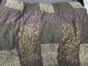 Queen Comforter- small hole...