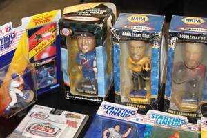 Bobblehead & Figure Bulk Resale Lot  17 Figures