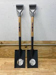 lot 94 image: PROJECT SOURCE Lot of 2-  20-in Wood D-Handle Garden Spades