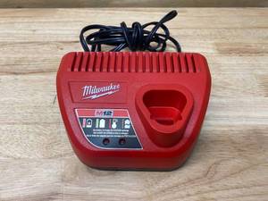 lot 58 image: MILWAUKEE M12 12-Volt Lithium-Ion Battery Charger