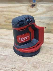 lot 60 image: MILWAUKEE M18 18-Volt Lithium-Ion Cordless 5 in. Random Orbit Sander (Tool-Only)