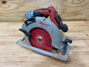 lot 29 image: MILWAUKEE M18 18-Volt Lithium-Ion Brushless Cordless 7-14 in. Circular Saw (Tool-Only)