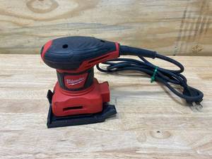 lot 66 image: MILWAUKEE 3 Amp 14 Sheet Corded Palm Sander