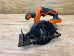 lot 120 image: BLACKDECKER 20-Volt MAX Lithium-Ion Cordless 5-12 in. Circular Saw (Tool-Only)