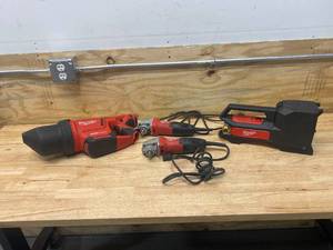 lot 86 image: MILWAUKEE Lot of Non-Working Tools