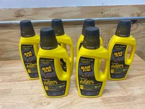 lot 131 image: BLACK FLAG Case of Extreme 32 oz. Concentrate Lawn Insect Killer Plus Fungus Control (6 Bottles)