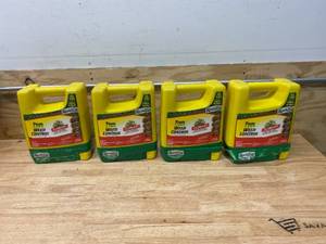 lot 133 image: PREEN Case of 5 lb. Lawn Weed Control Ready2Go Spreader (4 count)