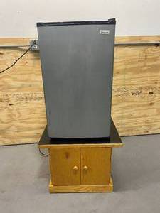 lot 143 image: MAGIC CHEF MCBR360S - Refrigerator with freezer compartment and Custom Built StandCabinet