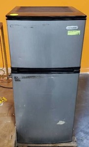 18 cu. ft. Top Freezer Refrigerator in Stainless Steel Look - Used (Works well)