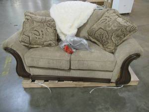 Roll Arm Loveseat - Trim is loose and has some scratches. Includes feet and throw pillowsBlanket.