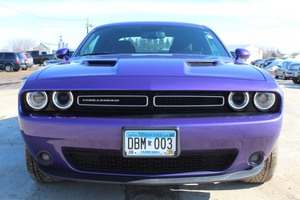 lot 1 image: 2019 Dodge Challenger SXT AWD - One Owner -