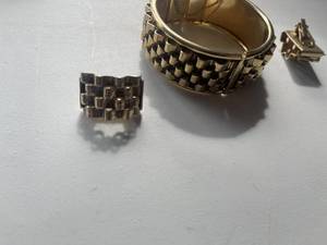 lot 471 image: Bracelets and Earrings