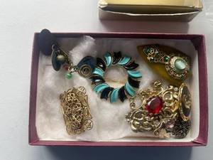 lot 473 image: Assorted Jewelry