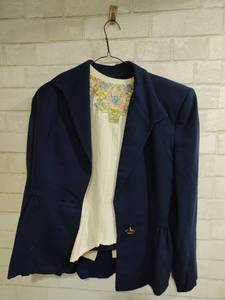 lot 114 image: Vintage 1940s Womens Suit & Blouse