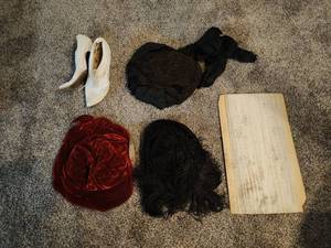 lot 117 image: Vintage Accessories