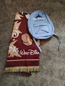 lot 121 image: Walt Disney Throw Blanket & Backpack