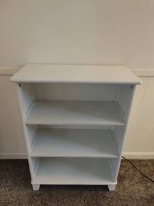 lot 140 image: White Bookshelf