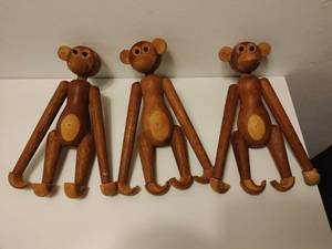 lot 145 image: Vintage Kay Bojesen Style Wood Hanging Monkeys Danish MCM Zoo Line Japan 1950s.