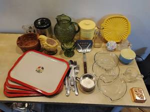 lot 161 image: Collection of Kitchen & Dcor Items- Mainly Vintage