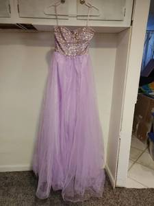 lot 201 image: Prom Dress