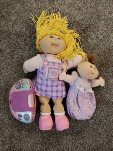 lot 202 image: Two Cabbage Patch Dolls & Leap Frog Leapster Toy