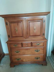 lot 27 image: Young Republic Chest