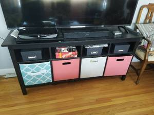 lot 29 image: Wood Entertainment Stand