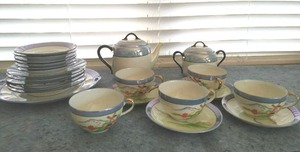 lot 57 image: 1920s Vintage collection of Blue White Lustreware China