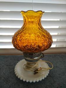 lot 61 image: Milk Glass Lamp