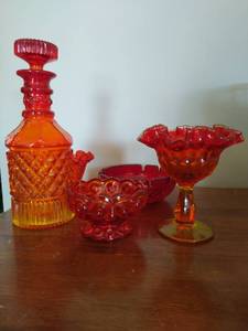 lot 65 image: Collection of Vintage Flame Red Glass  Ruffled Hobnail, L.E. Smith Moon & Stars, assorted