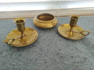 lot 68 image: Three Brass Items