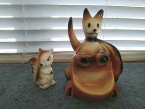 lot 70 image: Vintage Fine Ent. Inc 1956 Ceramic BROWN KANGAROO