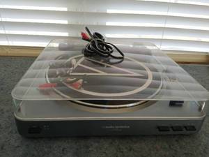 lot 74 image: Audio Technica Turntable