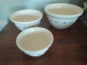 lot 81 image: Longaberger Woven Traditions Classic Blue Mixing Bowl Set, Set of 3